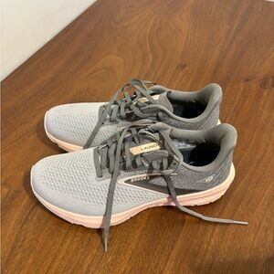 Brooks Running Shoes: Launch 10